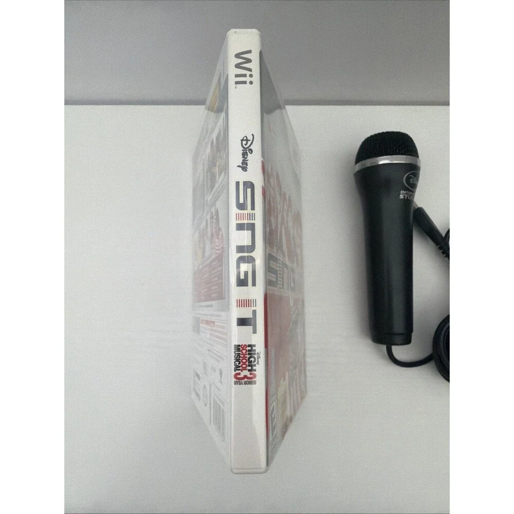 Disney Sing It: High School Musical 3 - Senior Year W/ Microphone (Nintendo Wii)